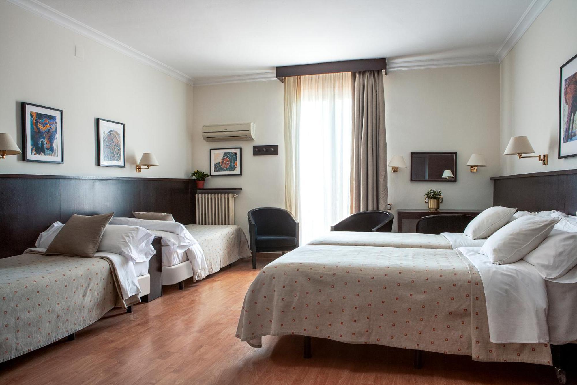 Gaudi Hotel Barcelona Rum bild